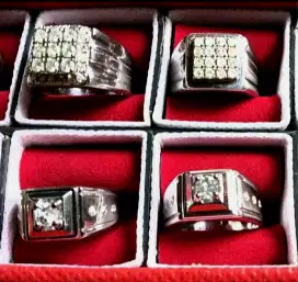 Jual lelang !! 2 unit lagi cincin pria bermata berlian