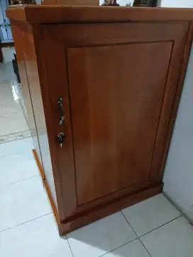 Lemari kayu jati