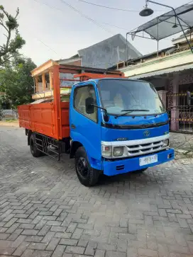 Truk Dynasaurus 115ET 2004 Bak Droside