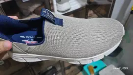 Sepatu Skechers slip-ins Bobs B Flex ukuran 43