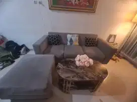 Sova dan meja masih bagus