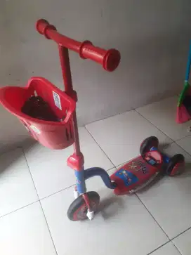 Skuter Mainan Anak Lampu nyala & Musik