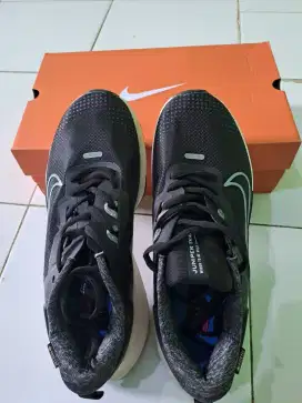 Jual sepatu olahraga size 40