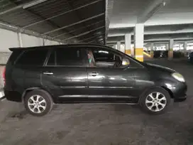 Toyota Kijang Innova 2005 Bensin