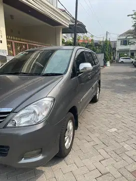 Toyota Kijang Innova 2010 Bensin