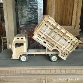 Truk mainan anak kayu jati