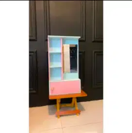 Tempat make-up plus cermin