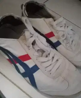 Sepatu onitsuka Tiger original UK.40 tertera
