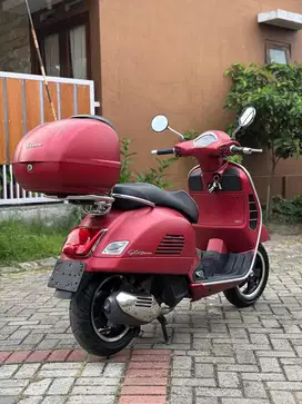 Vespa GTS 2019 (kunci+surat2 lengkap)