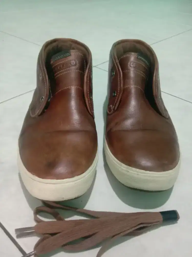 Sepatu pira rockport