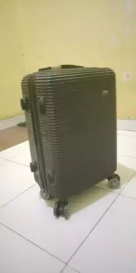 Baca Deskripsi - Koper bekas