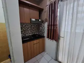 Disewakan apartemen 1 kamar furnished lantai terendah bisa bulanan.