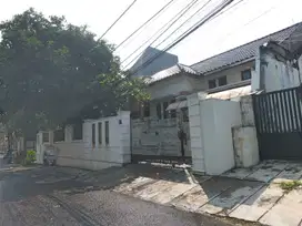 Rumah Lama di Jl Anggur III Cipete Selatan Jakarta Selatan