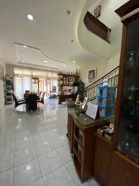 Rumah Mewah di Mainroad Setraduta Raya