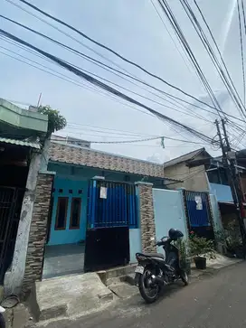 DISEWAKAN RUMAH UNTUK KELUARGA LOKASI STRATEGIS PUSAT KOTA JAKARTA