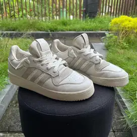Sepatu ADIDAS Rivalry 86 Low