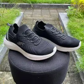 Sepatu SKECHERS