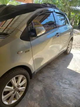 Di jual cepat yaris 2010