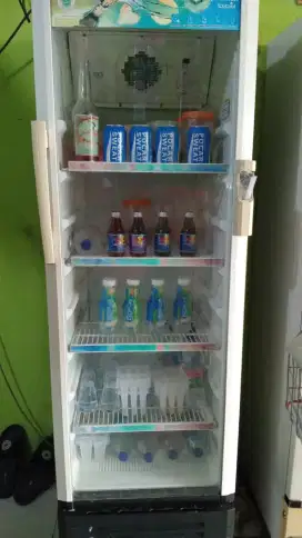 Jual showcase bekas jualan