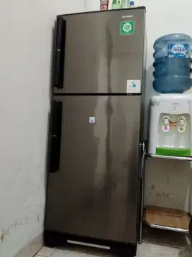 DIJUAL KULKAS 2 PINTU MERK SHARP