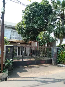 Rumah Asri di Komp Deplu Jl Utama I Pd Aren Tangerang Selatan