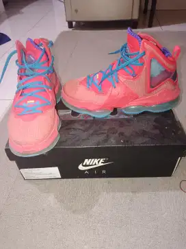 Sepatu basket original seri lebron XIX