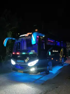 Bus medium mitsubishi canter 2015
