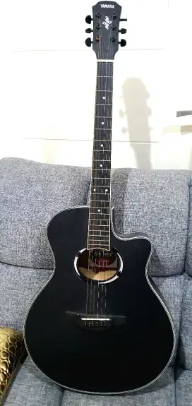 Gitar Akustik Model YAMAHA APX500, Kebesaran Buat Anak