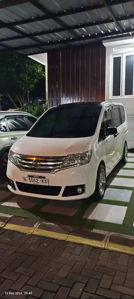 Di jual Nissan Serena 2.0 (4X2) AT 2013