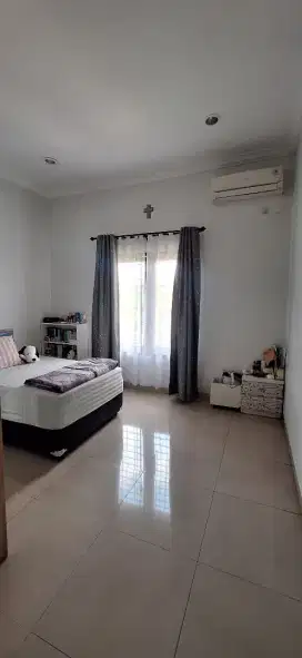 Dijual Rumah Villa Melati Mas Serpong – 550 m², Garasi 4 Mobil