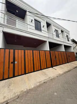 Di jual rumah 2 lantai 700jt bisa nego