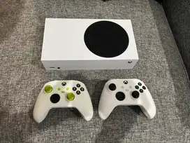 XBox Series S Like New, 2 Controller, Nego Alus