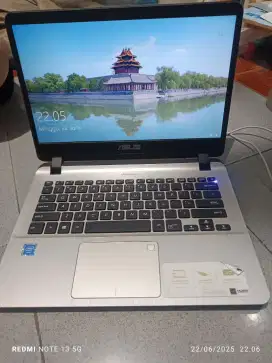 Laptop ASUS.di jual + bonus sarung nya.nego sampai jadi