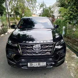 Toyota fortuner gr 2.8cc tahun 2022 seperti baru