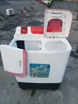 Mesin cuci 2 tabung Denpoo 8,5 kg