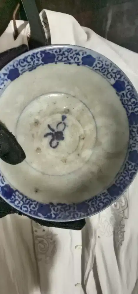 Cawan nasi biru putih