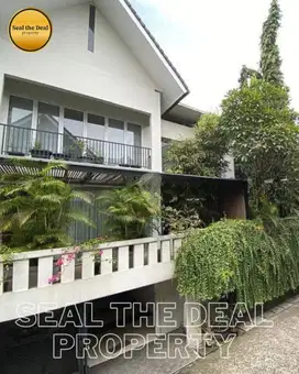 Disewakan Town House 3 BR Di Area SCBD/Senopati Jakarta Selatan STD555