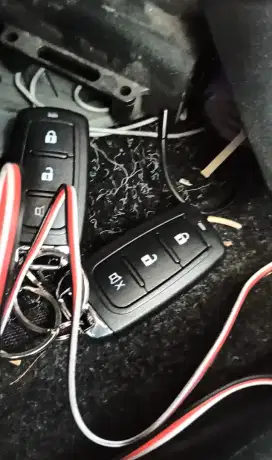 Alarm dan asesoris mobil siap di pasangjan