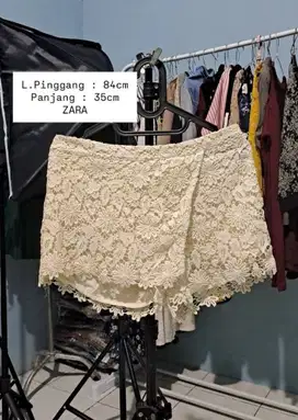 Zara basic rokcel brukat lembut