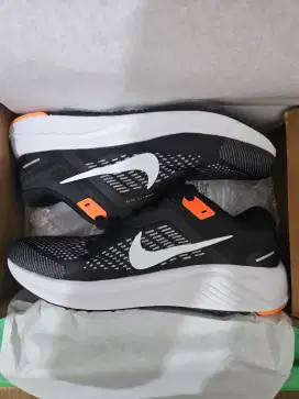 Nike SKT 24 running warna hitam size 43