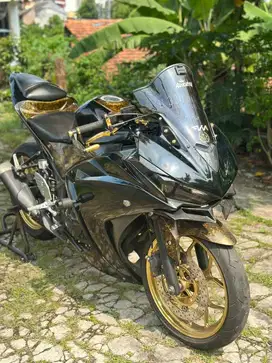 Yamaha R25 2015 Hitam