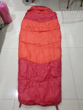 Sleeping bag merah hangat dan soft bahan