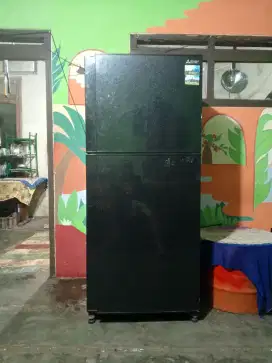 Kulkas 2 pintu Mitsubishi nego