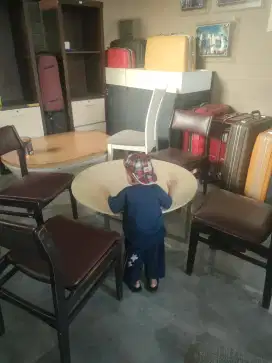 Meja ,sofa ,lemari,kursi ,lampu taman