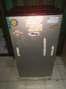 Kulkas 1 pintu Aqua Norrmal,dingin,beku. Bisa buat es batu.