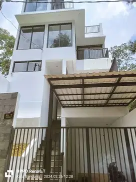 Disewakan rumah luas  bandung utara cigadung dekat dago