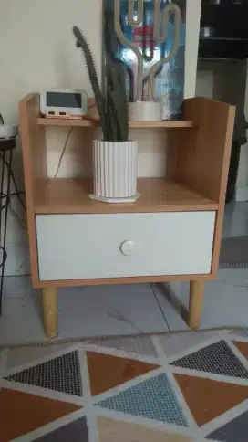Meja Nakas Minimalis