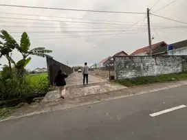 DEKAT UGM DAN MONJALI: Tanah di Jakal km 8 Tepi Aspal