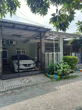 Rumah sederhana homey Kutisari Indah dekat kampus Petra dan bandara