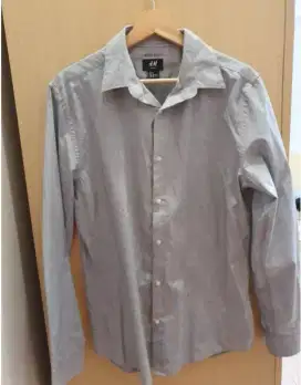 Kemeja Polyester H&M Slim Fit Easy Iron Grey Sz L